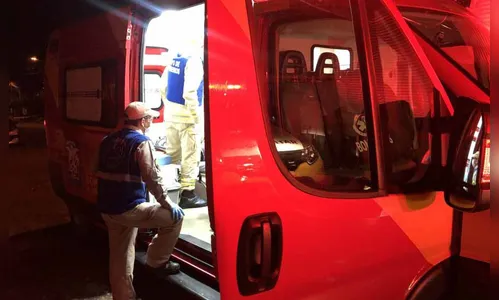 Homem é baleado com tiro no cotovelo após cobrar dívida