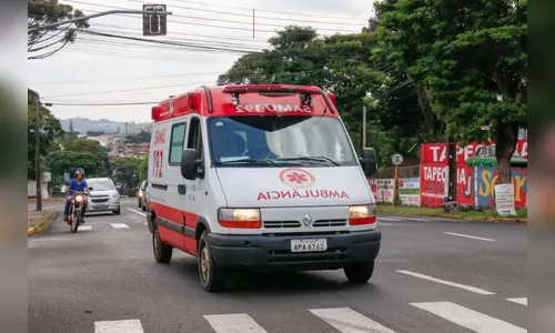 Pedestre é atropelada por moto e quebra a perna em Apucarana