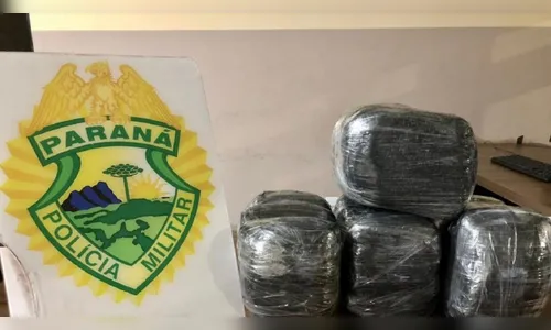 Policiais apreendem drogas em ônibus na cidade de Umuarama