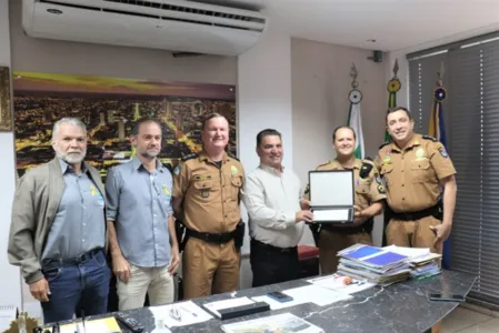 Prefeito recebe placa de reconhecimento da 7ª CIPM