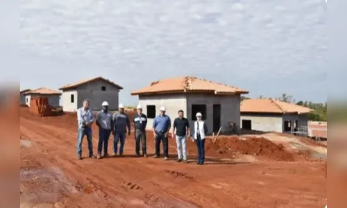Prefeito vistoria casas em Jandaia do Sul