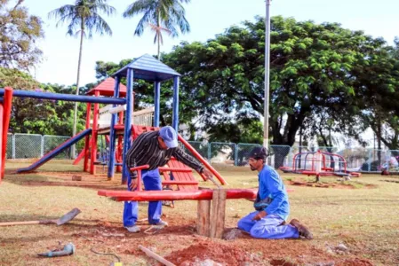 Prefeitura recupera brinquedos depredados na “Praça do 28”