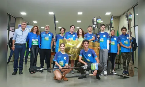 Professora recebe cheque milionário do Nota Paraná