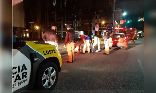 Universitário reage a assalto e é esfaqueado em Curitiba