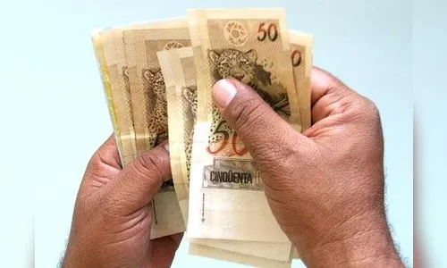 Caixa de posto de combustível é presa por furto em Apucarana