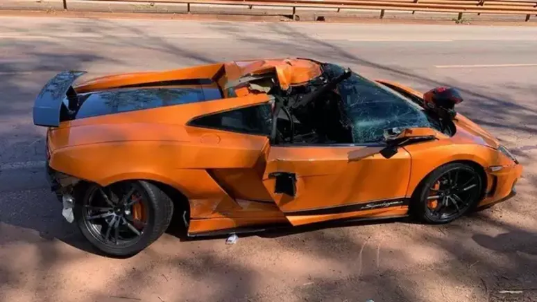 Lamborghini de R$ 1,2 milhão fica destruída em acidente - TNOnline