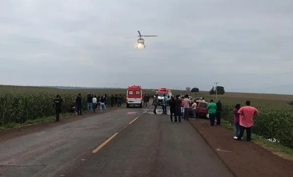 A batida envolveu uma caminhonete e um carro