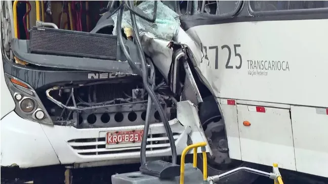 Acidente com ônibus deixa pelo menos 13 feridos no RJ