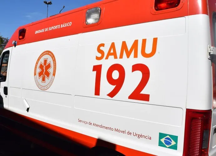 Duas ambulâncias básicas realizaram o atendimento e o encaminhamento das vítimas até o Hospital Santa Casa
