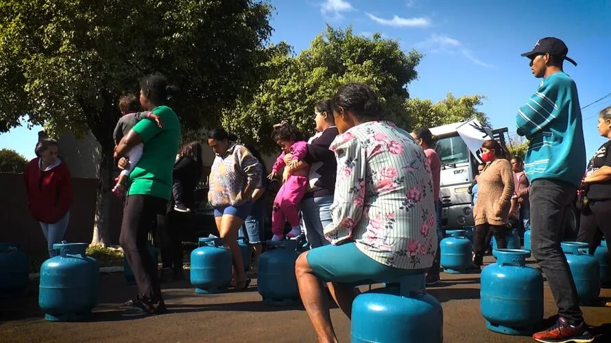 Famílias de Mauá da Serra são beneficiadas com vale gás