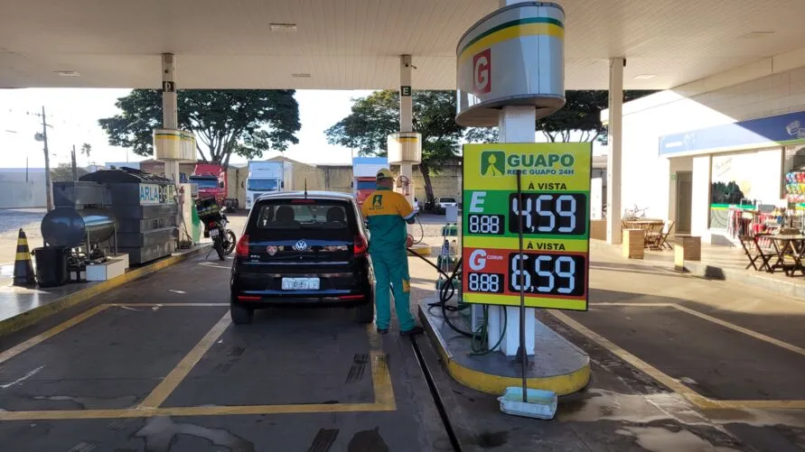 Litro da gasolina cai até R$ 1 em Apucarana e Arapongas