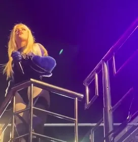 Luisa Sonza é atingida por tênis durante show em SP; Assista