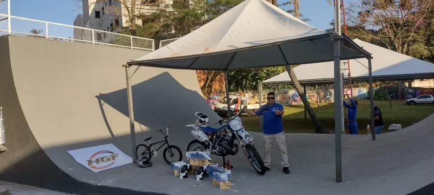 No FMX e no bicicross, Johnnyman acumula diversos títulos em competições