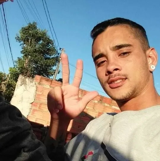 O jovem de 21 anos foi identificado como Matheus Gregorio Gomes