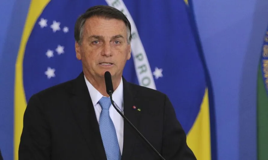O presidente Bolsonaro deve pagar uma indenização de R$  100 mil por dano moral coletivo a jornalistas