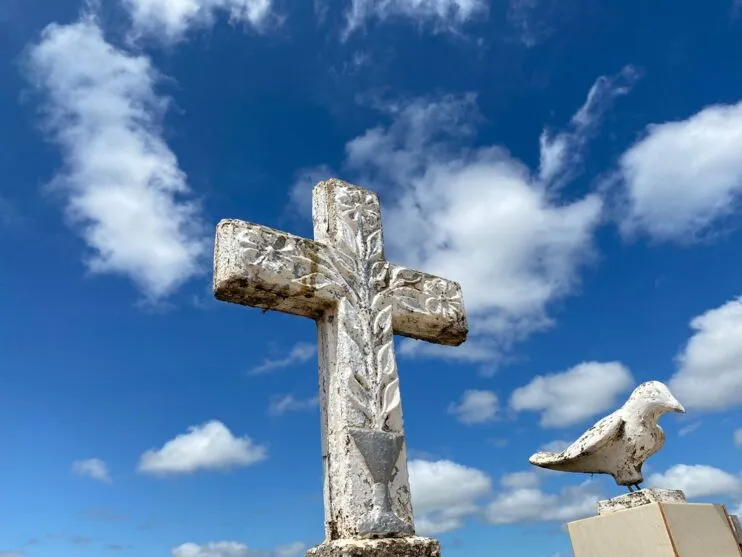 Os sepultamentos acontecem nos cemitérios da Cidade Alta