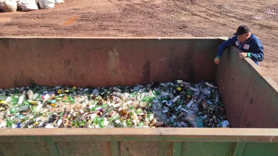 Todo o material reciclável é separado e comercializado pela entidade, em Borrazópolis