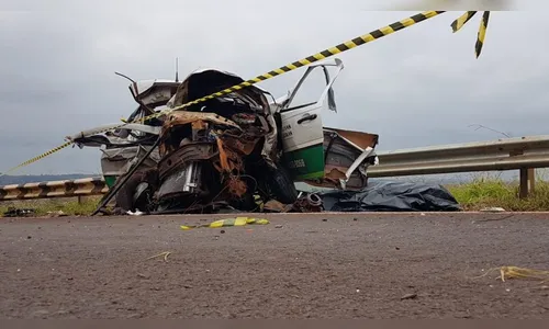 Colisão envolvendo cinco carros deixa dois mortos e sete feridos