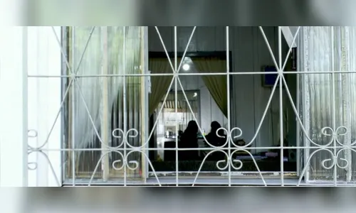 Assaltantes invadem residência e tomam banho durante ação criminosa