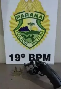 A arma utilizada pela mulher foi apreendida pela Polícia