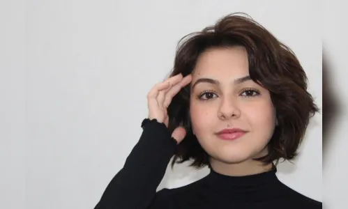A atriz Klara Castanho teve seu drama exposto por colunistas e recebeu apoio de artistas neste domindo (26)