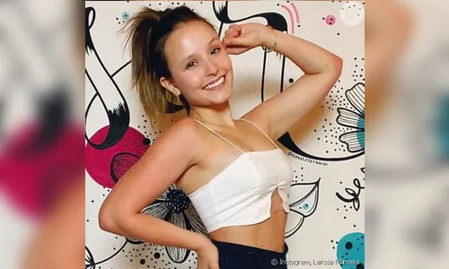 A atriz Larissa Manoela (21) agitou a web ao surgir ao lado de ex-namorado em novas fotos nas redes sociais!