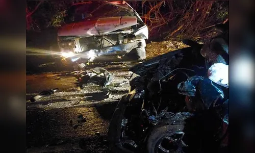 Batida entre Golf e Silverado deixa dois mortos na PR-462
