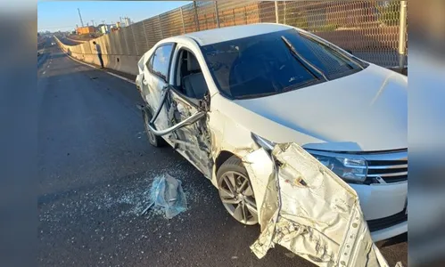 Carro é arrastado por caminhão em acidente no Vale do Ivaí