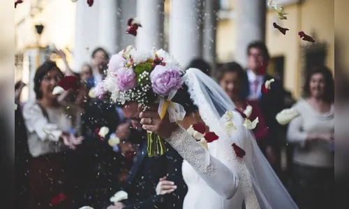 Em 20 anos, número de mulheres com sobrenome do marido cai 54%