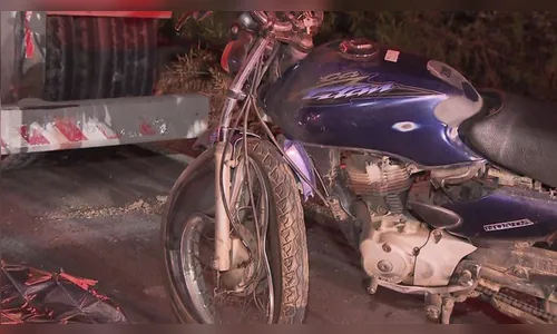 Motociclista morre ao bater em traseira de caminhão parado na PR-092