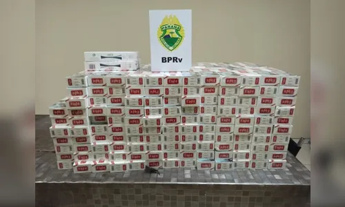 Mulher é presa com contrabando de cigarros em ônibus de linha