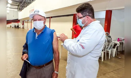 Apucarana começa aplicar 4ª dose a partir de 50 anos