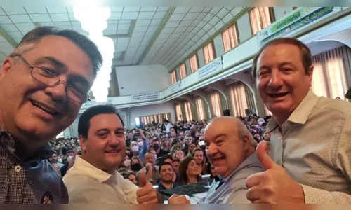 Beto Preto, Ratinho Junior, Rafael Greca e Agostinho Zucchi durante a cerimônia neste sábado