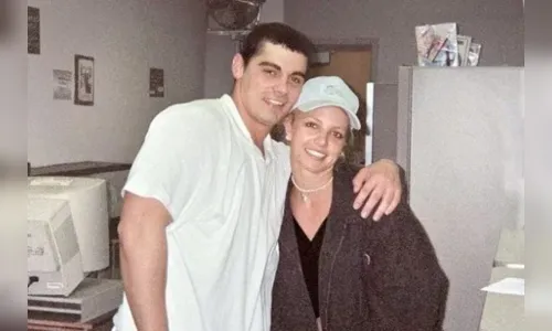 Ex-marido de Britney Spears tenta invadir casamento da cantora; vídeo