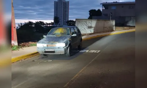 Carro furtado é abandonado em rua do Bairro 28 de Janeiro