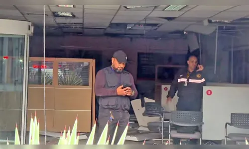 Criminosos explodem banco e fogem com quase meio milhão de reais