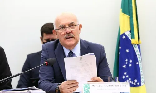 Delegado da PF diz que Milton Ribeiro sabia de operação