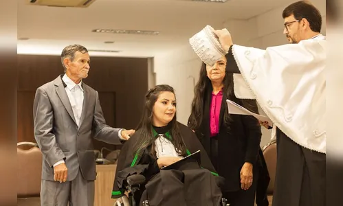 Primeira médica com tetraparesia do Brasil cola grau no Paraná