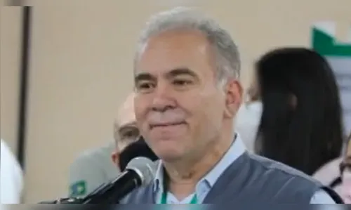 Em Londrina, ministro da Saúde crítica máscaras: ‘inútil’
