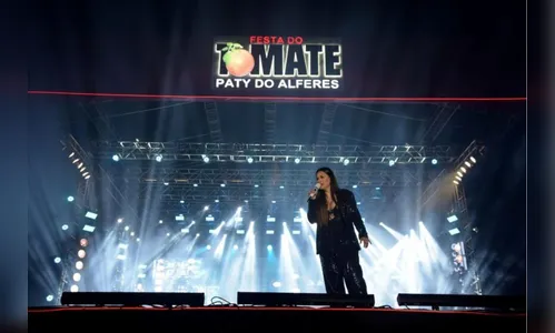 Simone é ovacionada em primeira apresentação sem Simaria