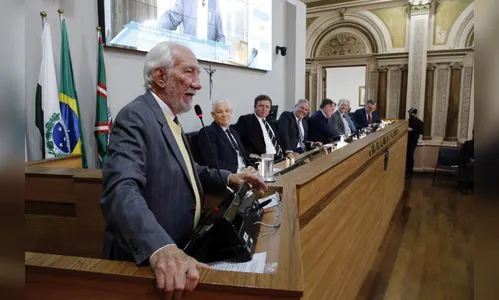 Piana acompanha homenagem ao empresário Carlos Beal