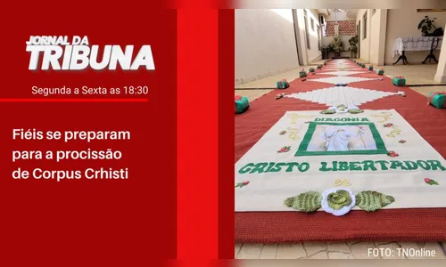 Fiéis se preparam para a procissão de Corpus Christi