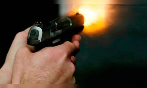 Após discussão, dois são baleados em bar de São João do Ivaí