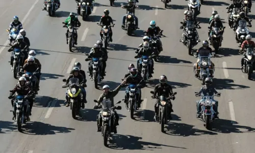 Imagem de motociata promovida pelo presidente no Dia dos Pais