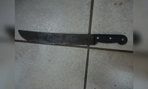 Homem é preso com facão após fazer ameaças no Porto Ubá