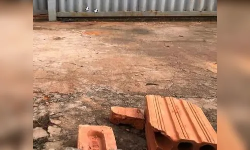 Mulher leva soco no rosto e revida com tijolada, em Grande Rios