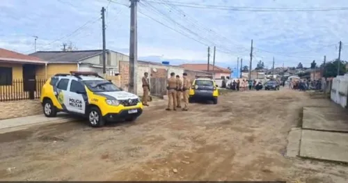 Local onde ocorreu o crime foi isolado pela PM na tarde deste domingo (05)