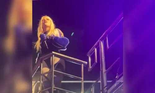 Luisa Sonza é atingida por tênis durante show em SP; Assista