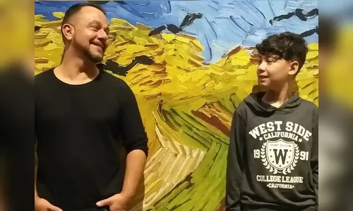 Pai adota filho da ex que morreu e reação do garoto viraliza