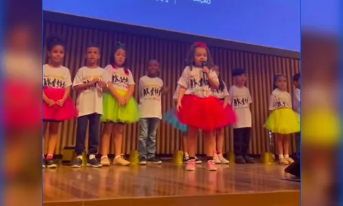 Menina solta o vozeirão cantando 'Baleia' e viraliza; Entenda